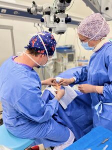 Chirurgie de la cataracte avec le Dr Leininger